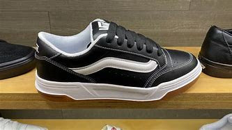 00D269x1 VANS HYLANE BLK/WHT/GUM