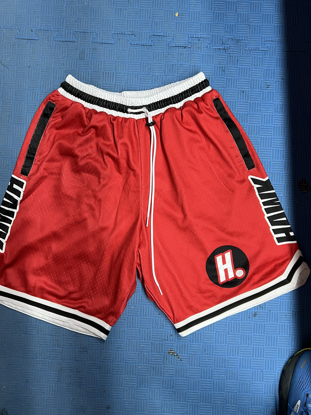 HAWK SCARLET SHORTS ADULTS