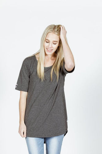 HOME-LEE LONG TEE CHARCOAL