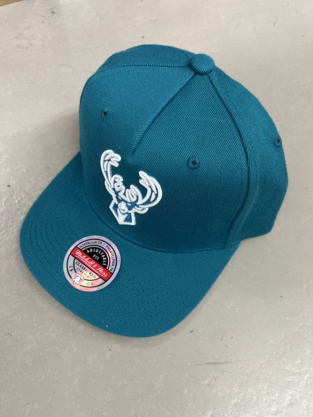 MNN MILWAUKEE BUCKS CAP MB21190