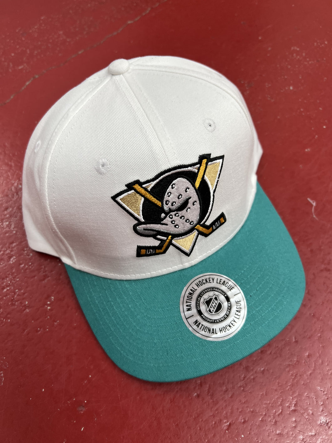 MJAN0758 MIGHTY DUCKS CREST CAP