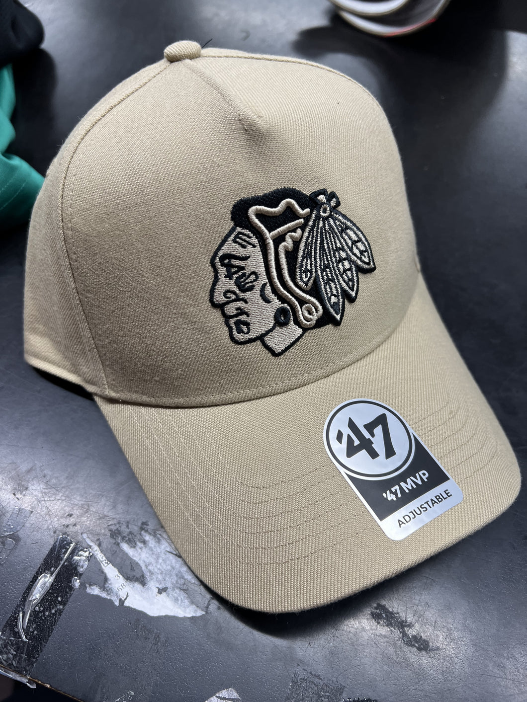 04WBPBLKH47 KHAKI BLACKHAWKS